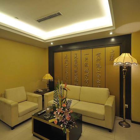 Kingtown Hotel Hongmei Шанхай Екстериор снимка