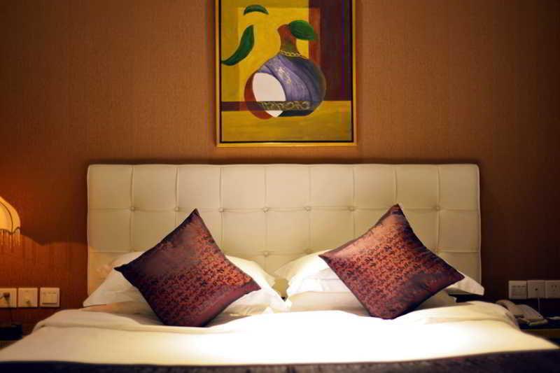 Kingtown Hotel Hongmei Шанхай Екстериор снимка