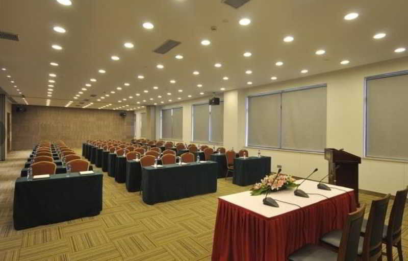 Kingtown Hotel Hongmei Шанхай Екстериор снимка