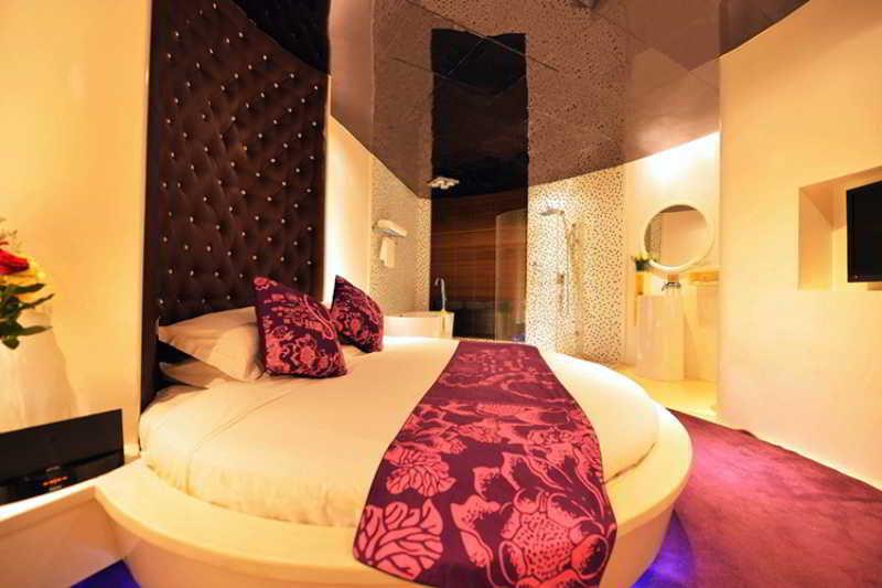 Kingtown Hotel Hongmei Шанхай Екстериор снимка