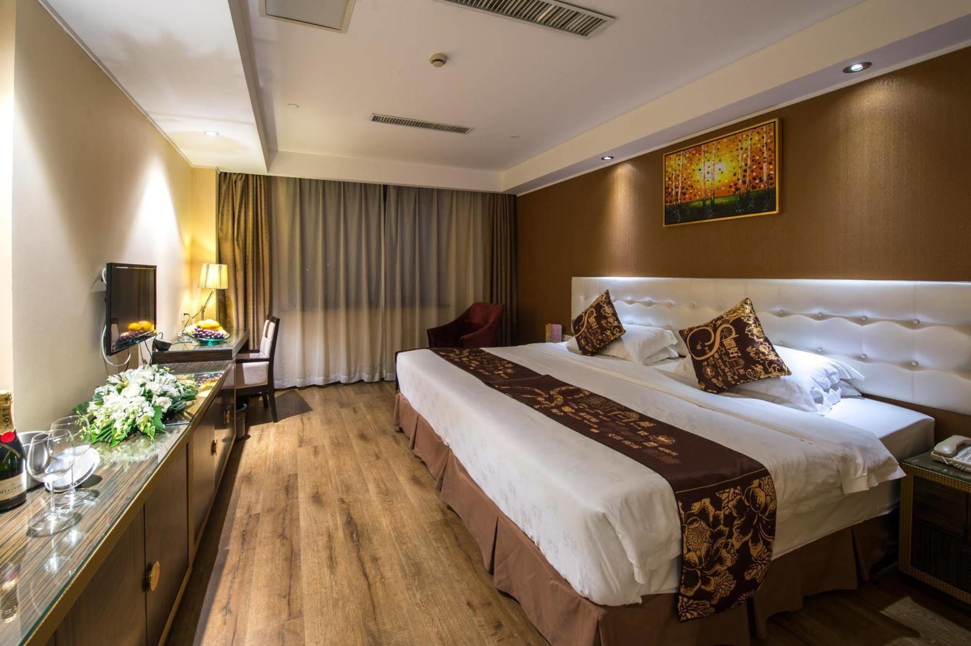 Kingtown Hotel Hongmei Шанхай Екстериор снимка