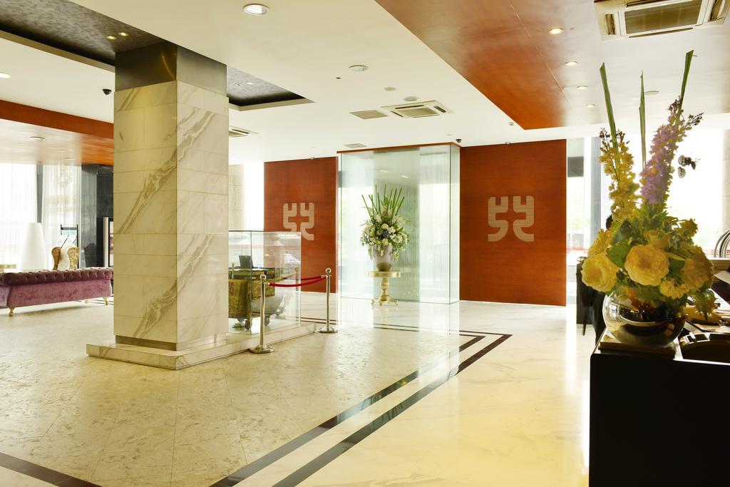 Kingtown Hotel Hongmei Шанхай Екстериор снимка