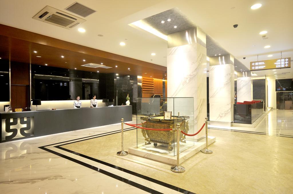 Kingtown Hotel Hongmei Шанхай Екстериор снимка